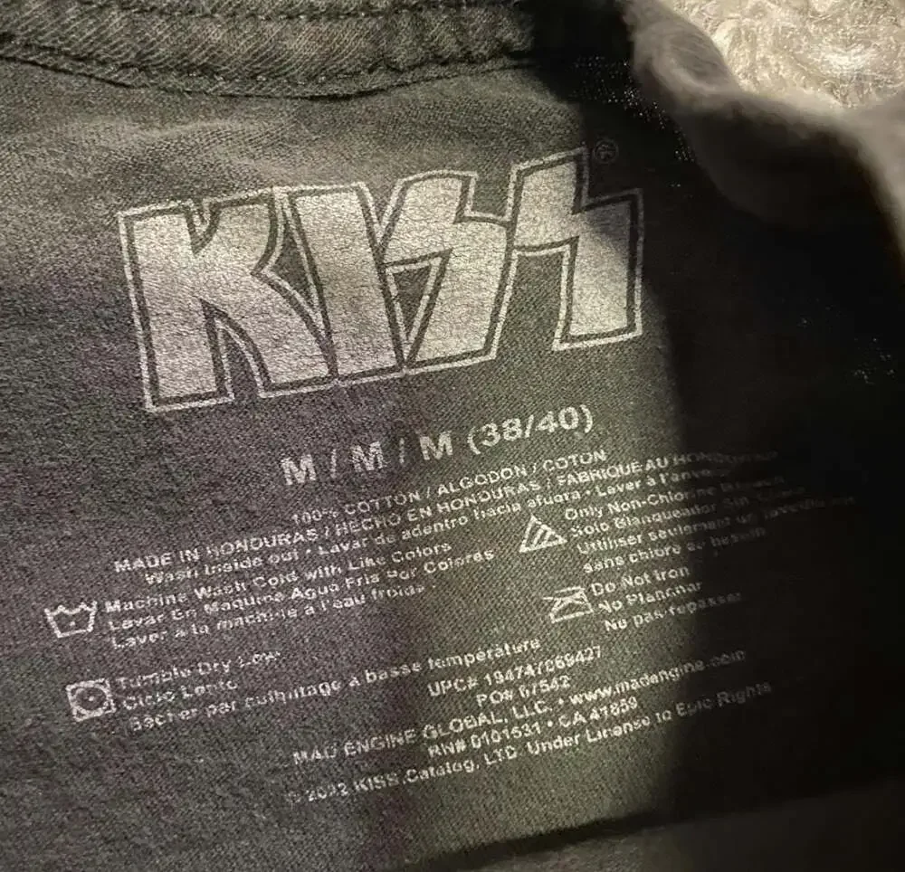 KISS World Tour '77 Graphic T-Shirt - Men's Size Medium - Picture 4 of 4